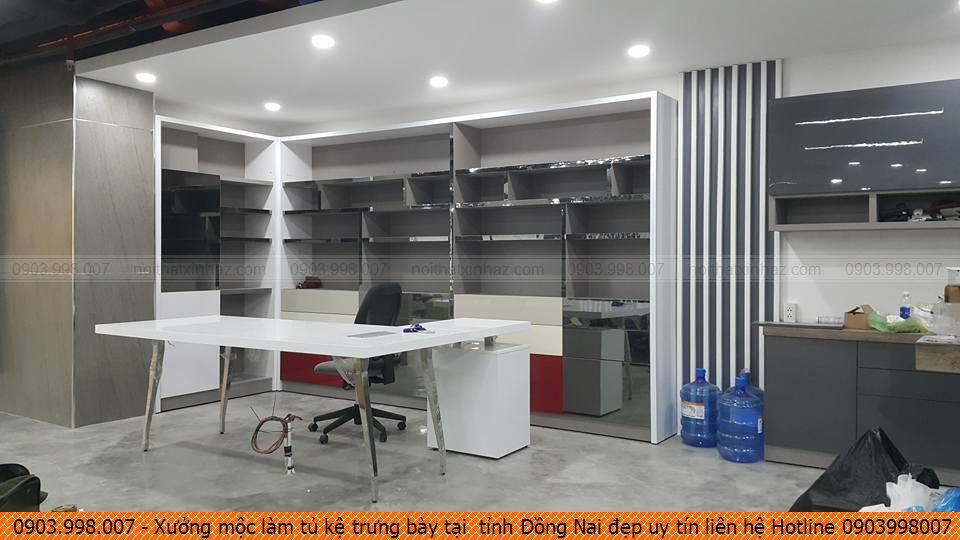 xuong-moc-lam-tu-ke-trung-bay-tai-tinh-dong-nai-dep-uy-tin-lien-he-hotline-0903998007